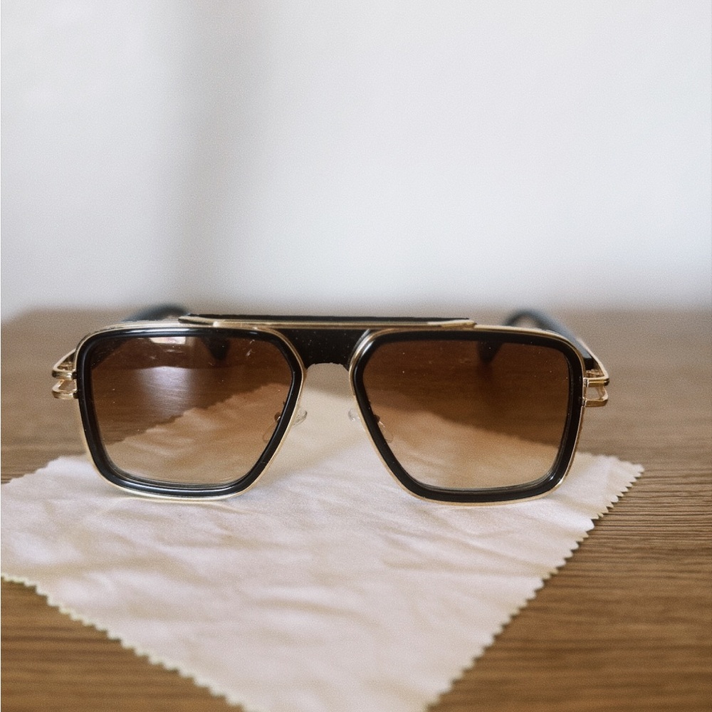 Stylish Square Sunglasses with Brown Lenses